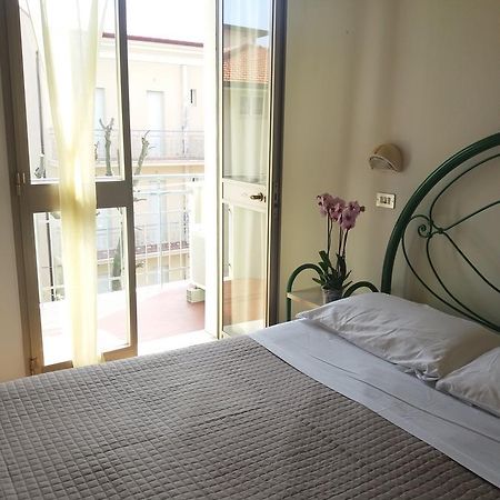 Hotel California Беллария-Иджеа-Марина Экстерьер фото